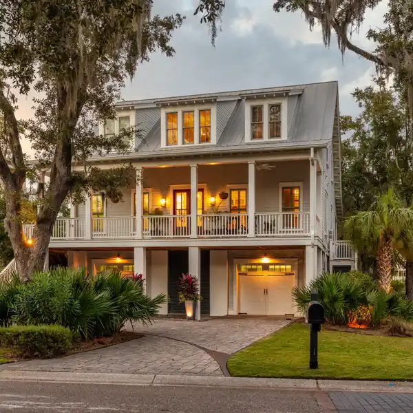 DELIGHTFUL HOME IN A PEACEFUL YET CONVENIENT SETTING