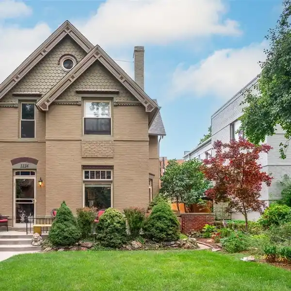 SPACIOUS FOUR BEDROOM WITH GORGEOUS STAINED GLASS