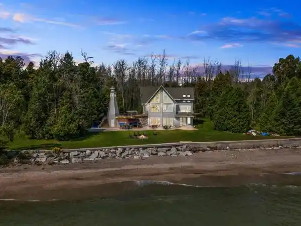 WATERFRONT HAVEN WITH PRIVATE BEACH AND GAME ROOM