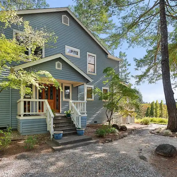 CHARMING FARMHOUSE IN WEST DRY CREEK