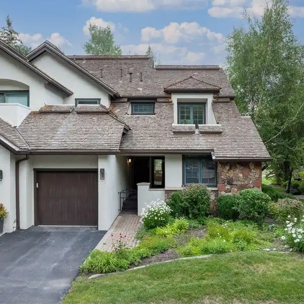 NEWLY REMODELED HOME IN COVETED ARROWHEAD