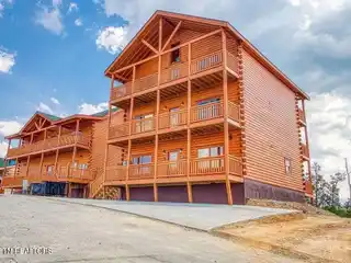 Two Cabins Near Pigeon Forge - Compound Potential