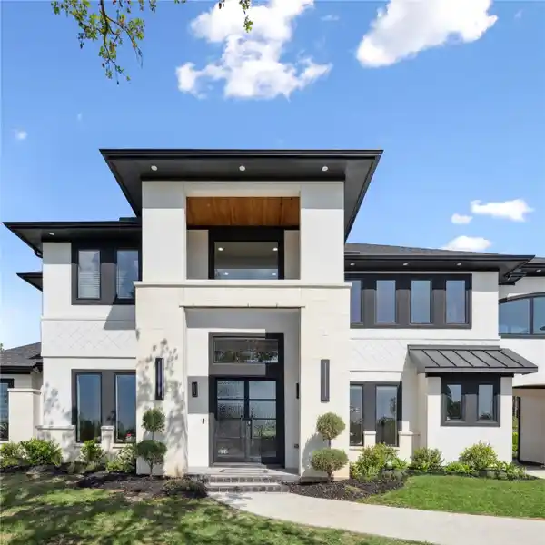 MODERN LUXURY IN PREMIER HILLSIDE