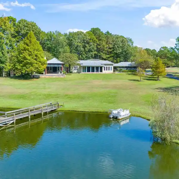 REMARKABLE 250-ACRE FARM BLENDING LUXURY AND NATURAL BEAUTY