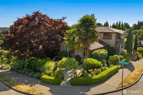 Timeless Tuscan Villa in Laurelhurst