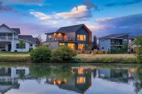 Stunning Home in the Lakes at Valley West