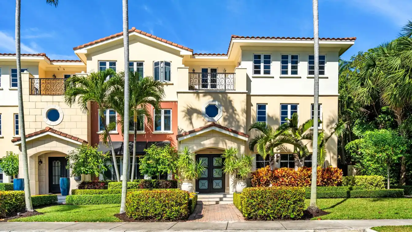Courtyard Townhome in an Exclusive Enclave