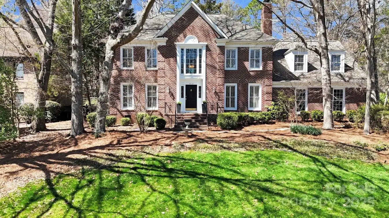 Beautiful Full Brick Traditional Home in Montibello