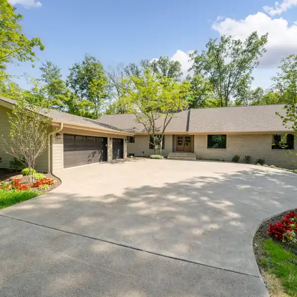 EXQUISITE UPPER ARLINGTON HOME WITH BESPOKE LUXURY DETAILS THROUGHOUT