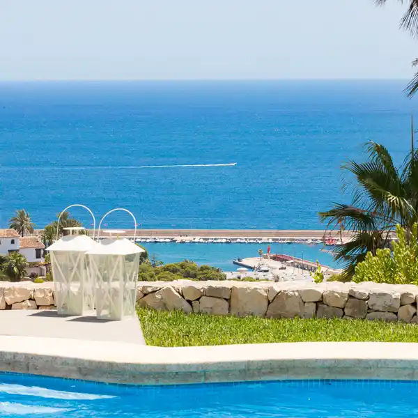 SEA-VIEW VILLA IN PRESTIGIOUS LA CORONA