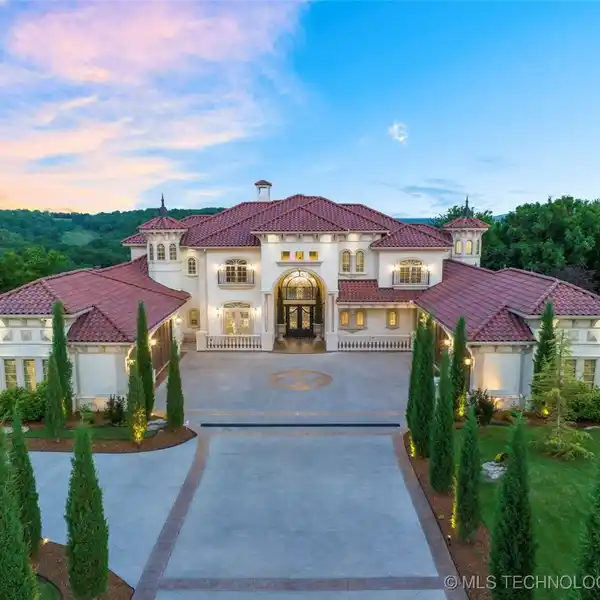 EXTRAORDINARY ESTATE IN THE BLUFFS AT STONE CANYON