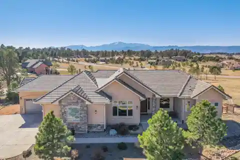  Lovely Custom Ranch with Sweeping Mountain Views