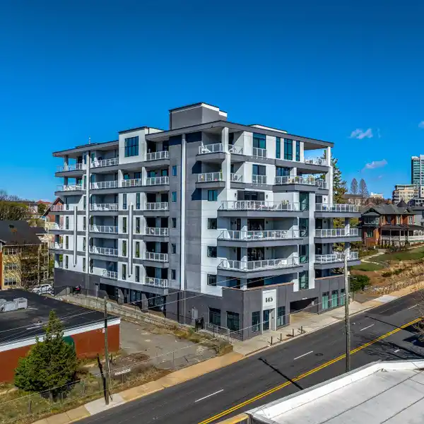 MODERN MOUNTAIN LUXURY IN THE HEART OF DOWNTOWN
