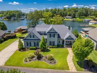 Stunning Lakefront Home on Lake Hamilton