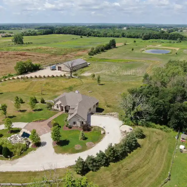 PRIVATE VICTORY ESTATE WITH BARN AND WATERFALL
