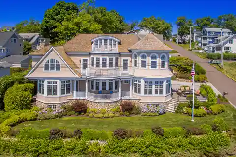 Luxurious Waterfront Living in the Morningside Association