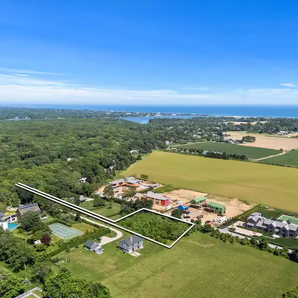 OVER ONE ACRE ABUTTING AGRICULTURE RESERVE