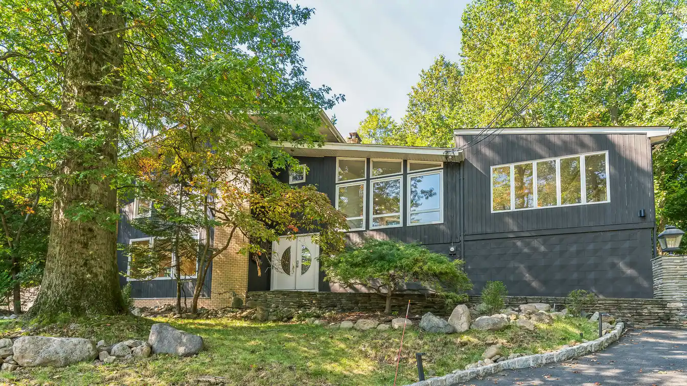 Elegant Retreat Close to Palisades Parkway