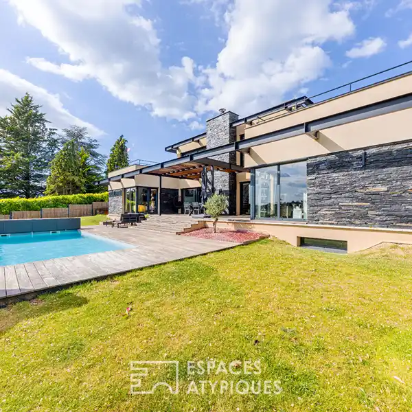 STRIKING CONTEMPORARY VILLA IN THE MAULDRE VALLEY