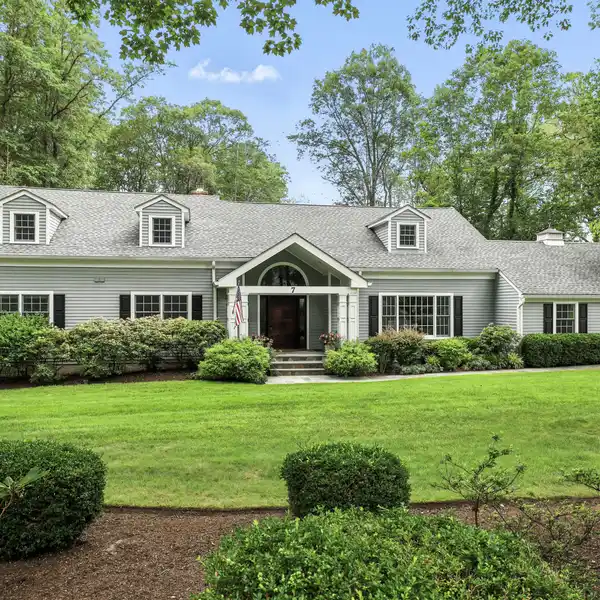 A RARE FIND IN BRIARCLIFF MANOR
