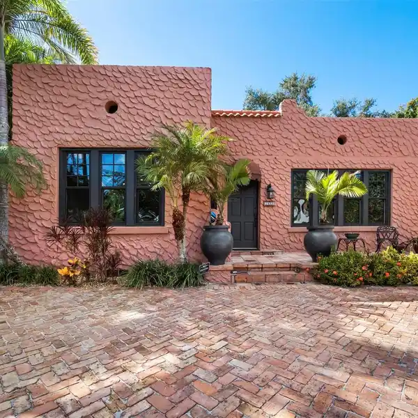 REFINISHED HARDWOOD FLOORS AND HIGH CEILINGS