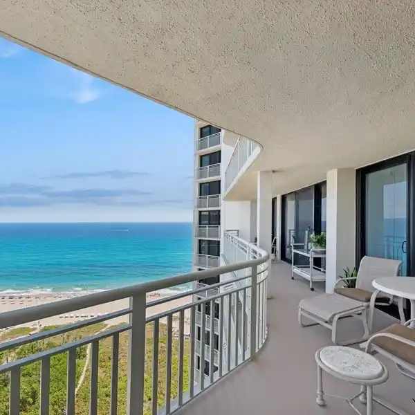 UNIQUE OPPORTUNITY FOR A BEAUTIFULLY DESIGNED RESIDENCE