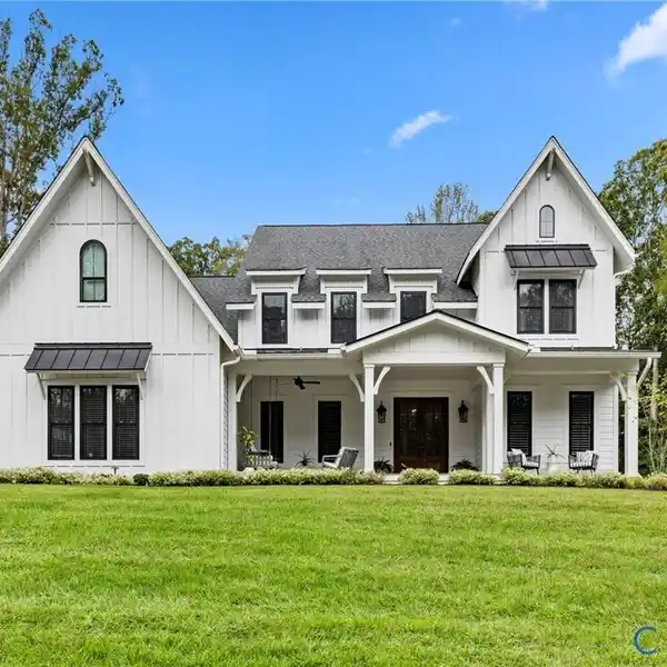 SOPHISTICATED CUSTOM-DESIGNED PACIFIC FARMHOUSE