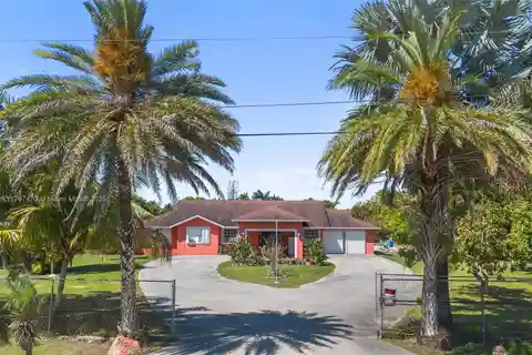 Peaceful Yet Convenient Country Living