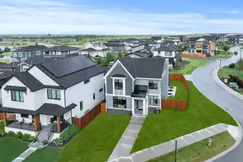Inviting Luxury Home in a Peaceful Location