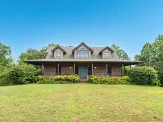 Rustic Charm Meets Boundless Mountain Serenity