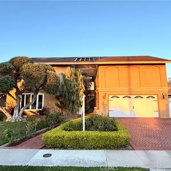 EXCEPTIONAL SOUTH HUNTINGTON BEACH POOL HOME