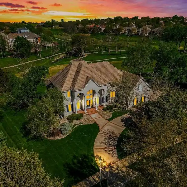 FABULOUS ESTATE HOME ON A GOLF COURSE LOT