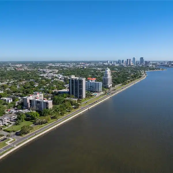 SPACIOUS PENTHOUSE IN A LOVELY COMMUNITY