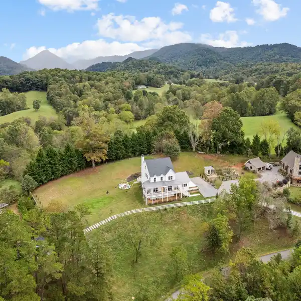 CUSTOM FARMHOUSE WITH BREATHTAKING LONG-RANGE MOUNTAIN VIEWS
