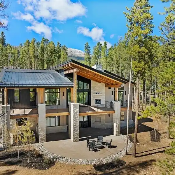 BRAND-NEW LUXURY MOUNTAIN RETREAT