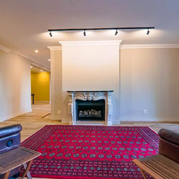GRAND ESTATE LIVING WITH UNMATCHED CITY VISTAS