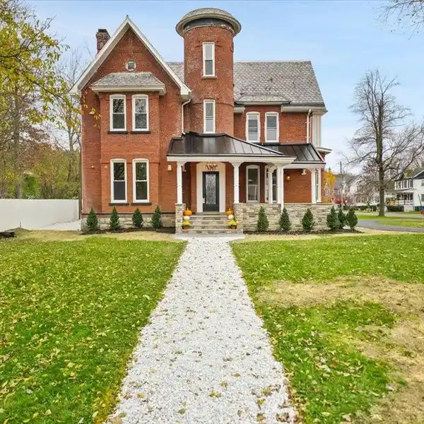 PRISTINE NEW HOME BEHIND A TIMELESS VICTORIAN FACADE