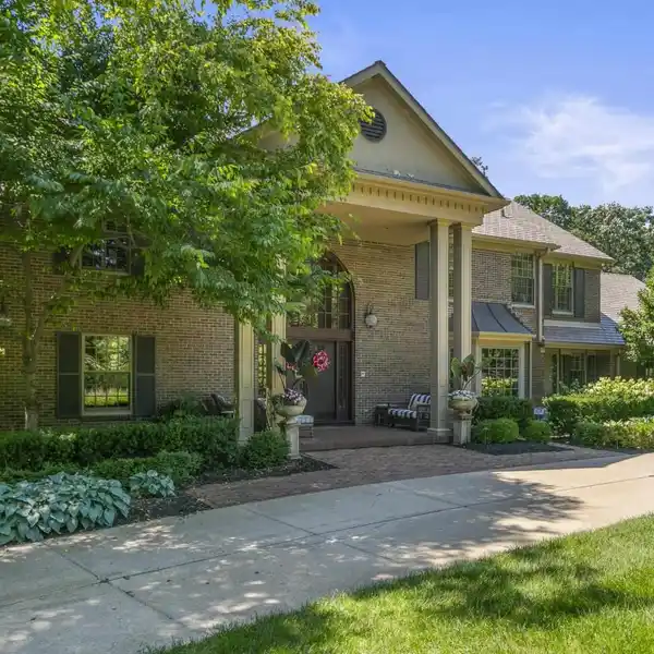 STUNNING AND EXCLUSIVE FAIRACRES HOME