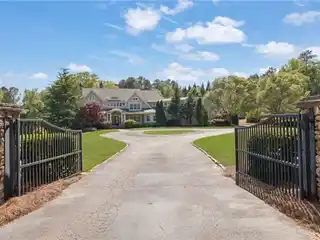 Engaging Masterpiece on Five Acres
