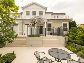 An Elegant Tribute to Hamptons Architecture