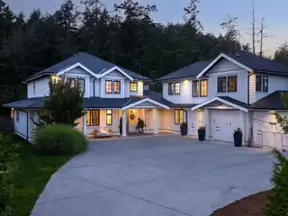 Beautiful Custom Home in Shoal Harbour Estates