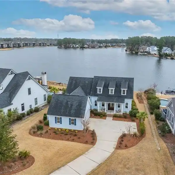WATERFRONT CHARMER WITH LONG VIEW OF HAMPTON LAKE