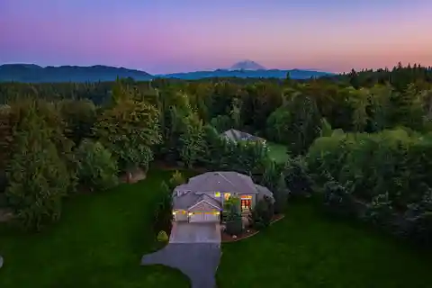 Exclusive Black Diamond Estate