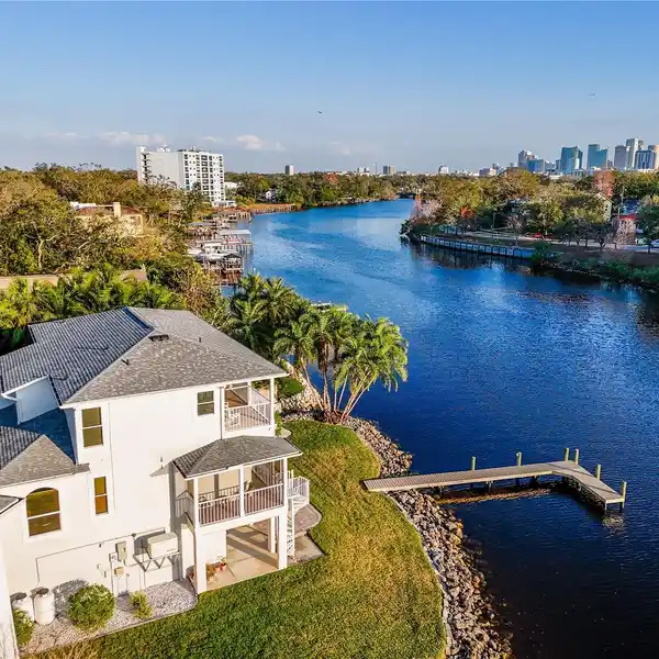RARE RIVERFRONT ESCAPE