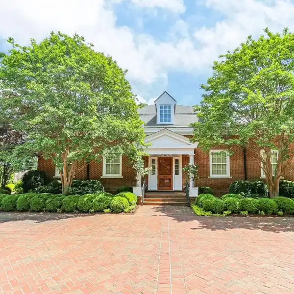 MASTERPIECE GEORGIAN-STYLE RESIDENCE