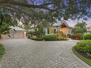 Downtown Stuart Beauty – Entertaining Spaces & Marina Access