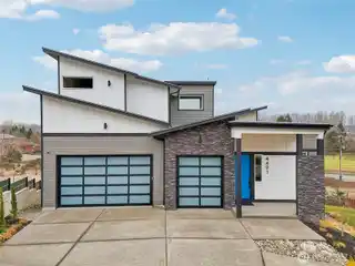 Ultra-modern Smart Home Living