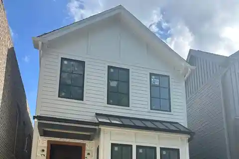 West Town Luxury with Rooftop Oasis