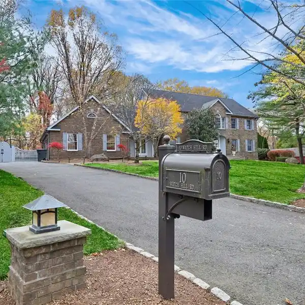 REFLECTS THOUGHTFUL DESIGN AND IMPECCABLE CARE AT EVERY TURN