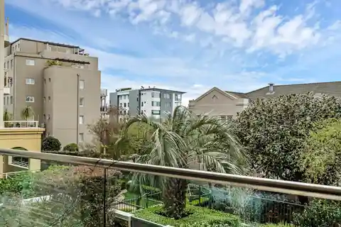 Broadway Park Elegance with Resort Amenities